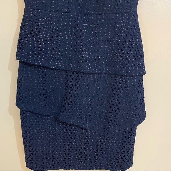 Frank Lyman Stylish navy/silver cocktail dress with slimming asymmetrical tiers - Picture 5 of 12